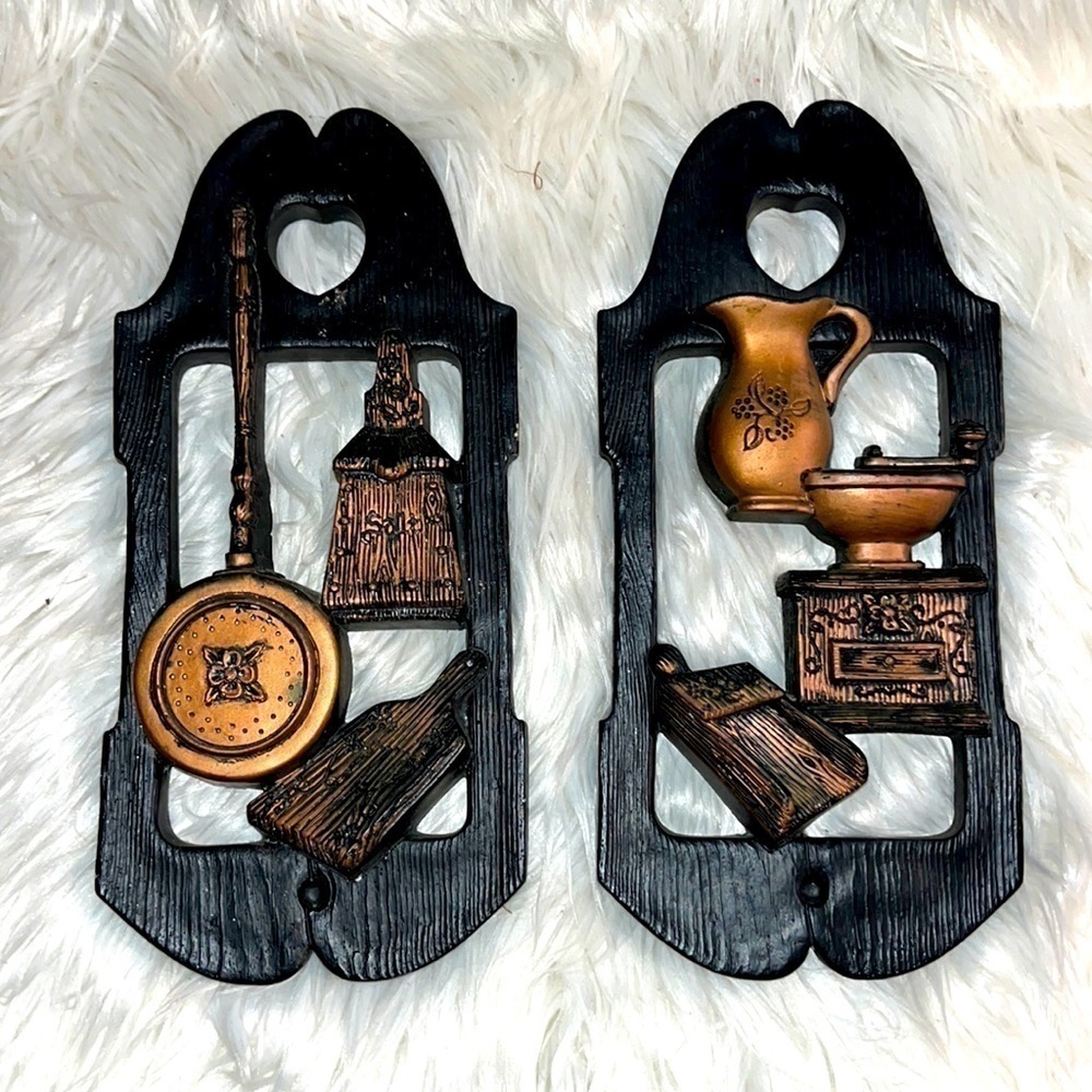 Vintage set of 2 HOMCO kitchen wall plaques.